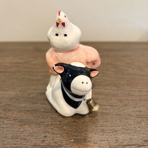 VTG Stacked Cow, Pink Pig & White Chicken Salt & Pepper Shakers *red*